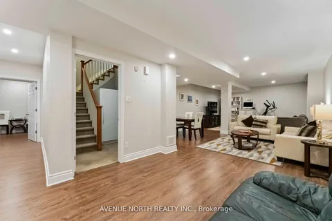 714 BUNCHBERRY Way, ON K1T 0J8