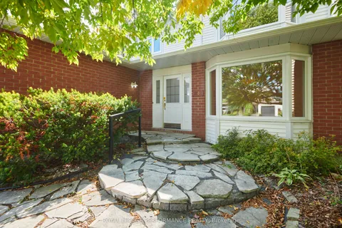 3804 Autumnwood Street, ON K1T 2G8