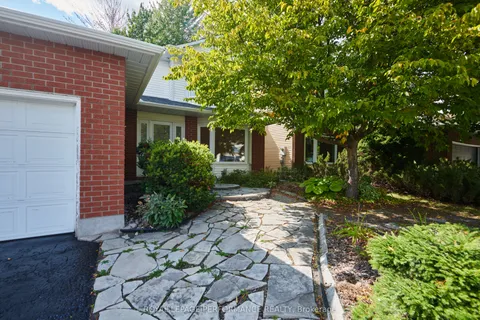 3804 Autumnwood Street, ON K1T 2G8