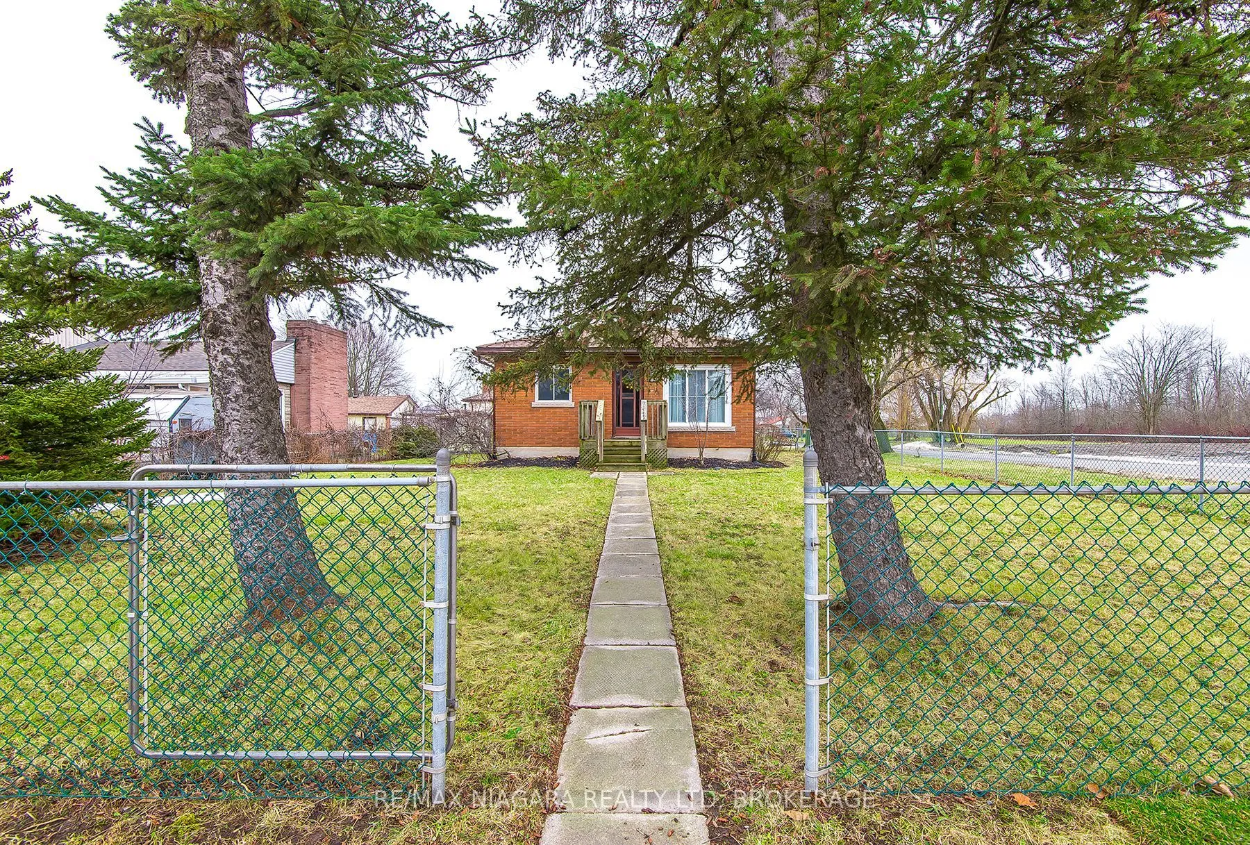 574 Broadway Street, ON L3C 5M5