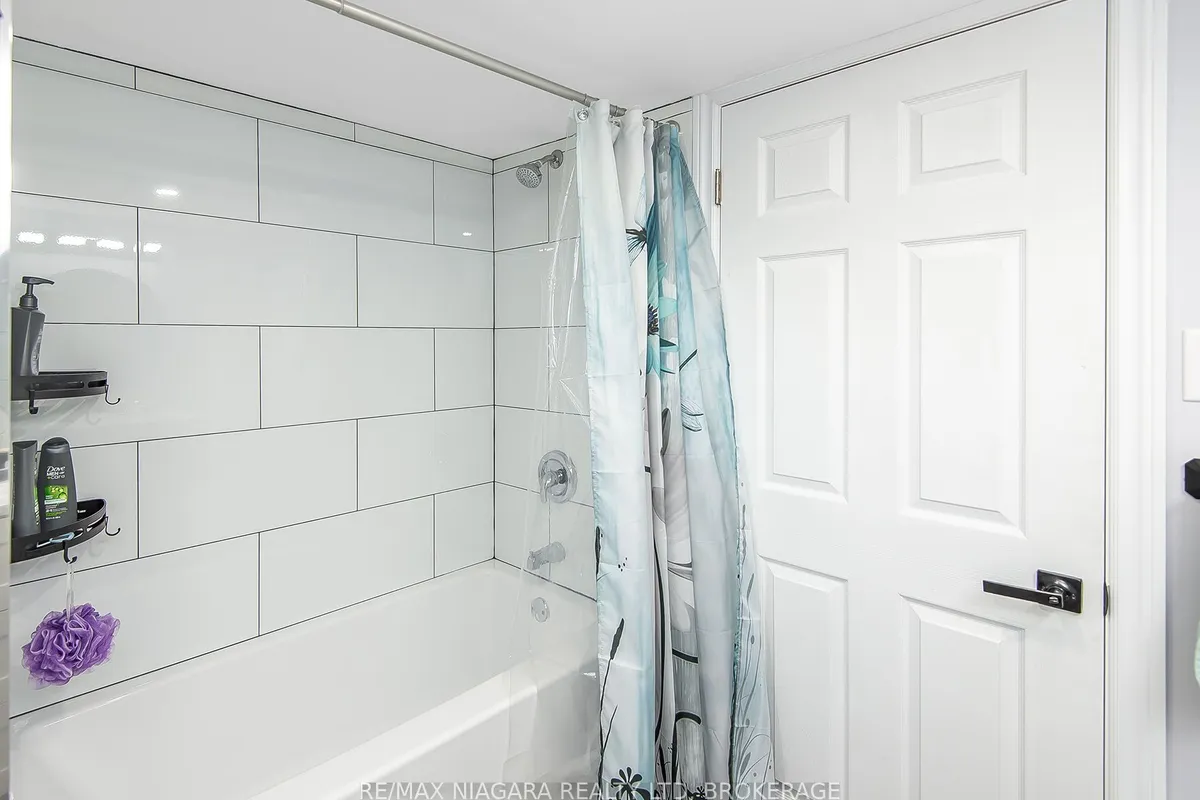 574 Broadway Street, ON L3C 5M5