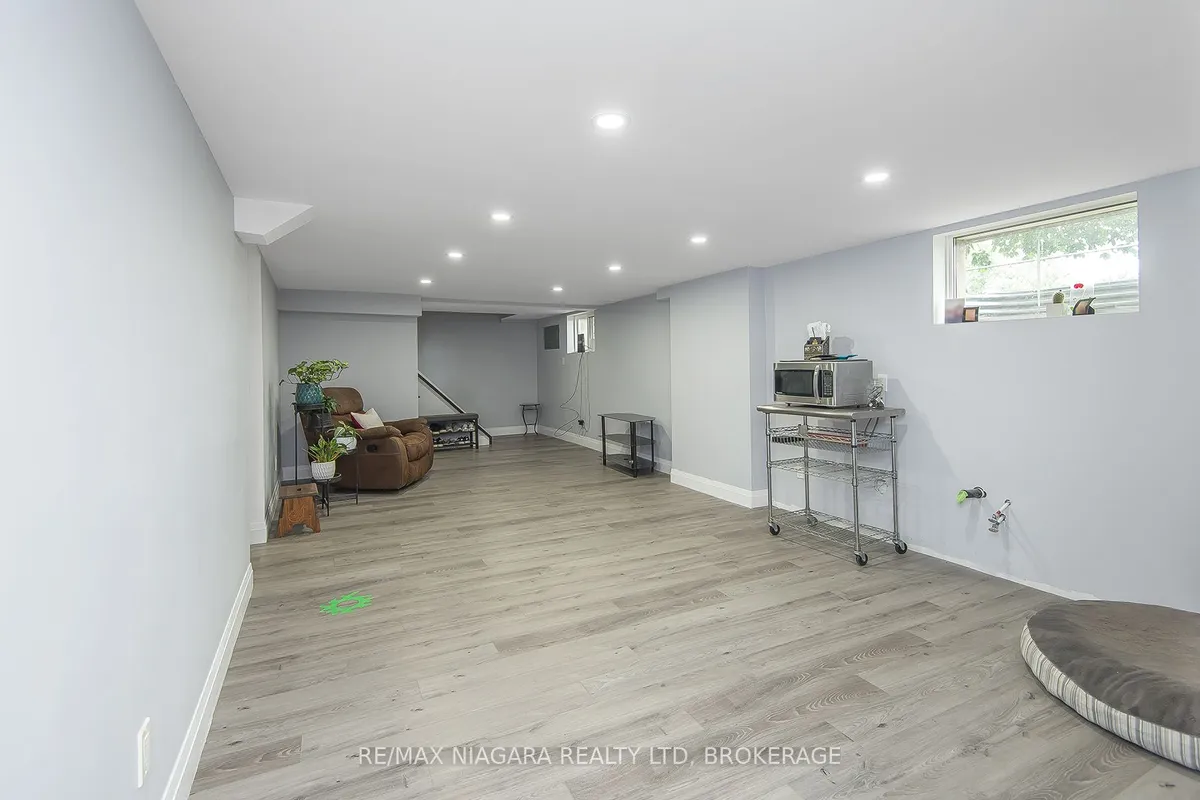 574 Broadway Street, ON L3C 5M5