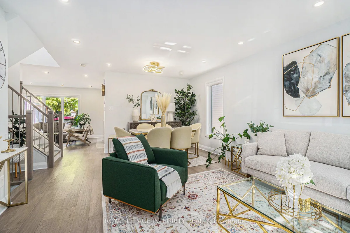 25 Berry Glen Street, ON K2G 7A5