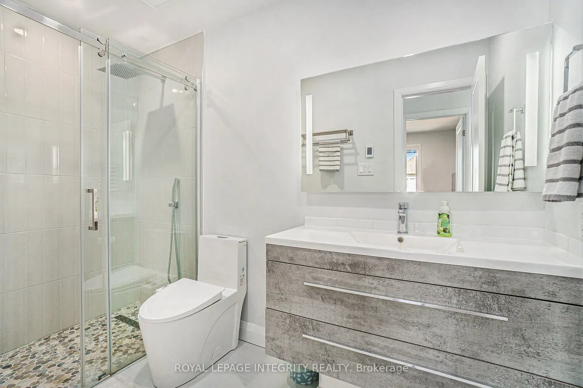 25 Berry Glen Street, ON K2G 7A5