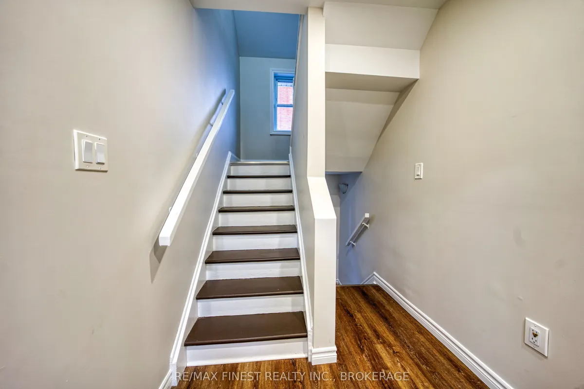 430 Macdonnell Street, ON K7L 4E4