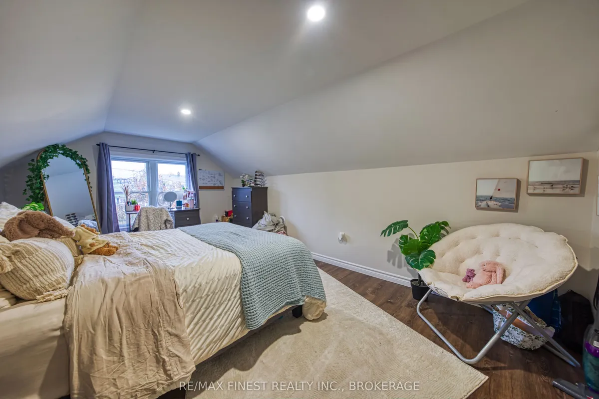 430 Macdonnell Street, ON K7L 4E4