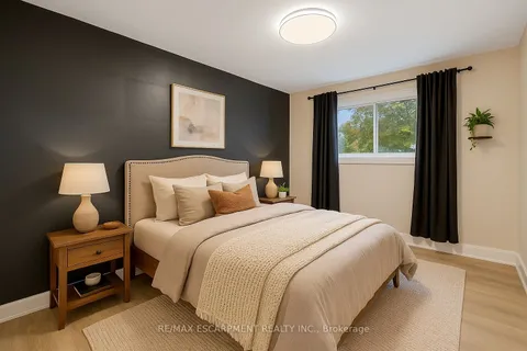 72 WEST 25TH Street, ON L9C 4X2