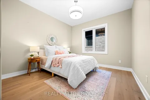 566 Old Course Trail, ON L3B 6G8