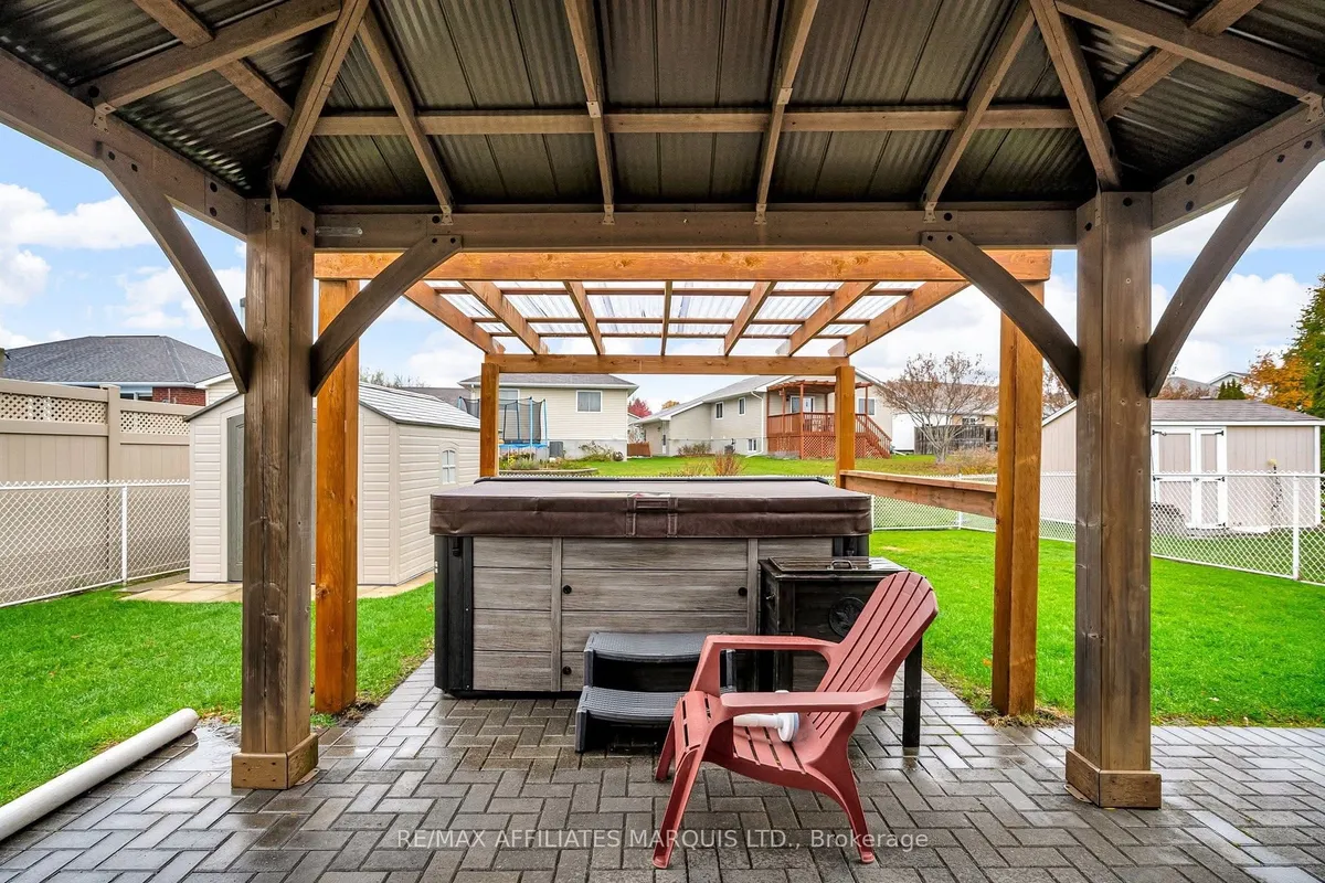 296 Northwoods Crescent, ON K6H 7M5