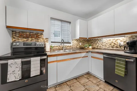 4534 Dufferin Avenue, ON L3J 0C5