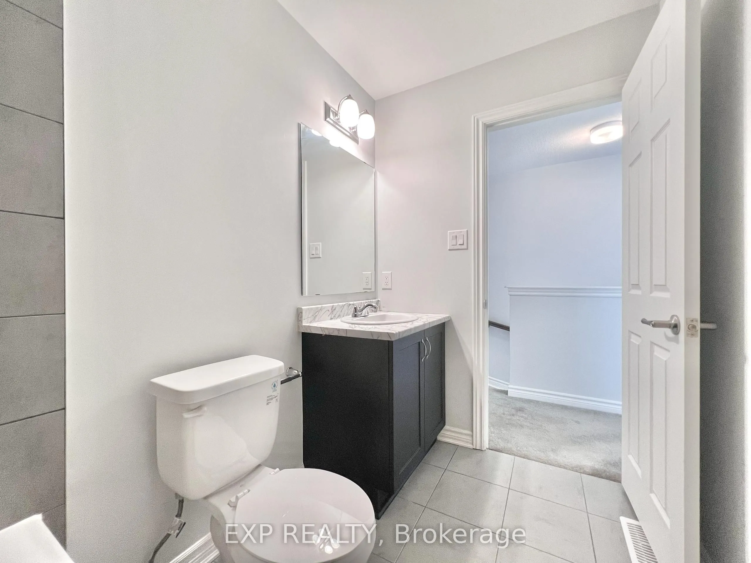 2076 Leinster Circle, ON K2S 2Z5