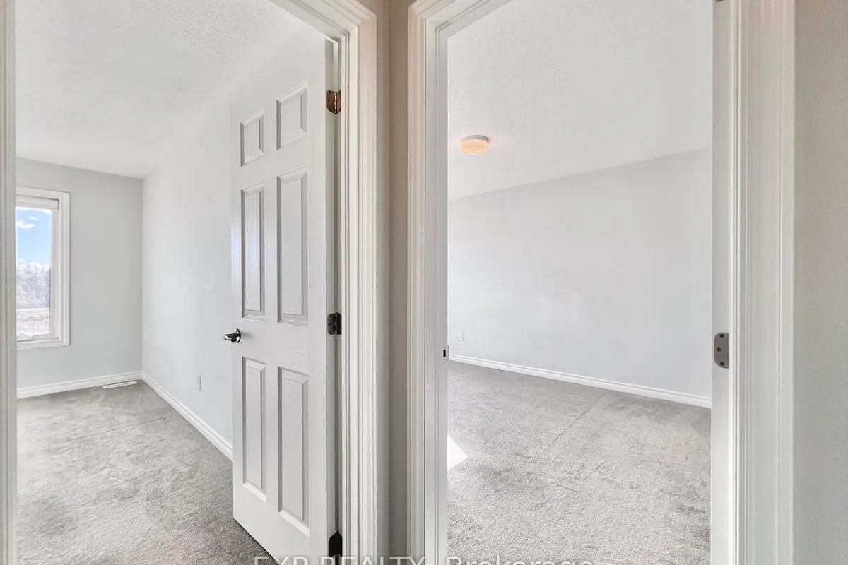 2076 Leinster Circle, ON K2S 2Z5