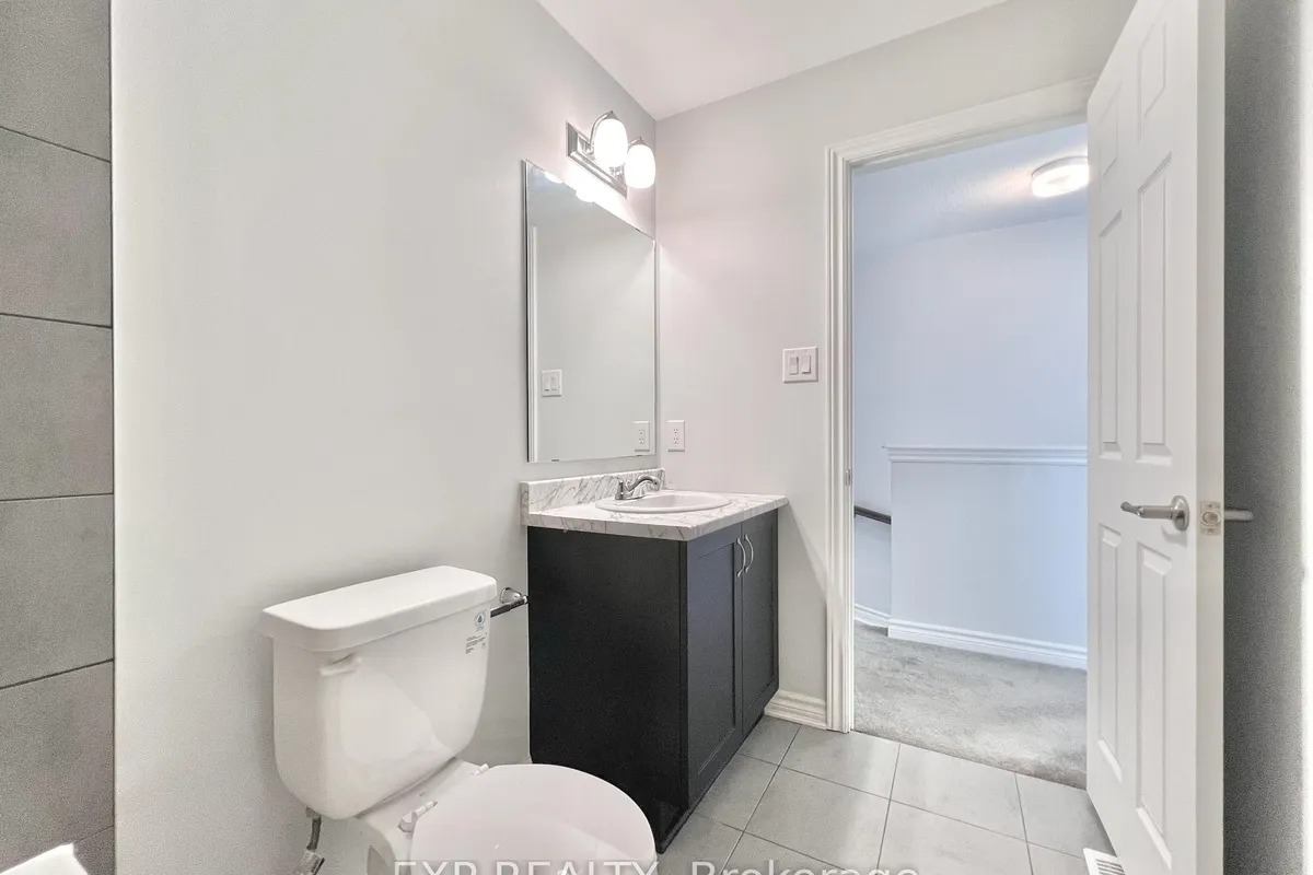 2076 Leinster Circle, ON K2S 2Z5