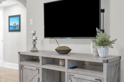 194 Dundas Street, ON N1R 5P4