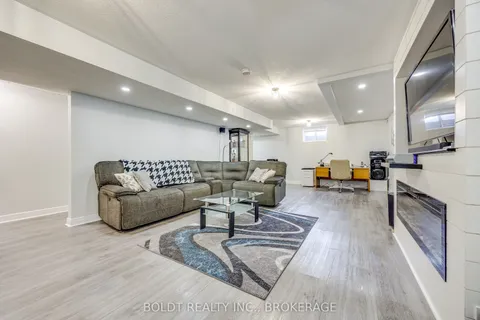 1127 Pelham Street, ON L3C 3E4