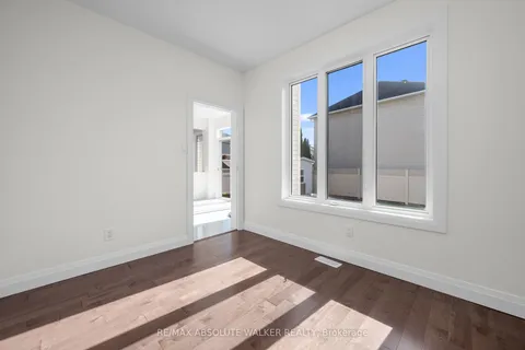 424 Nittany Crescent, ON K2J 5P1