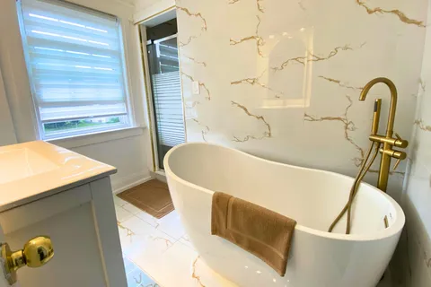 243 Geneva Street, ON L2R 4R2