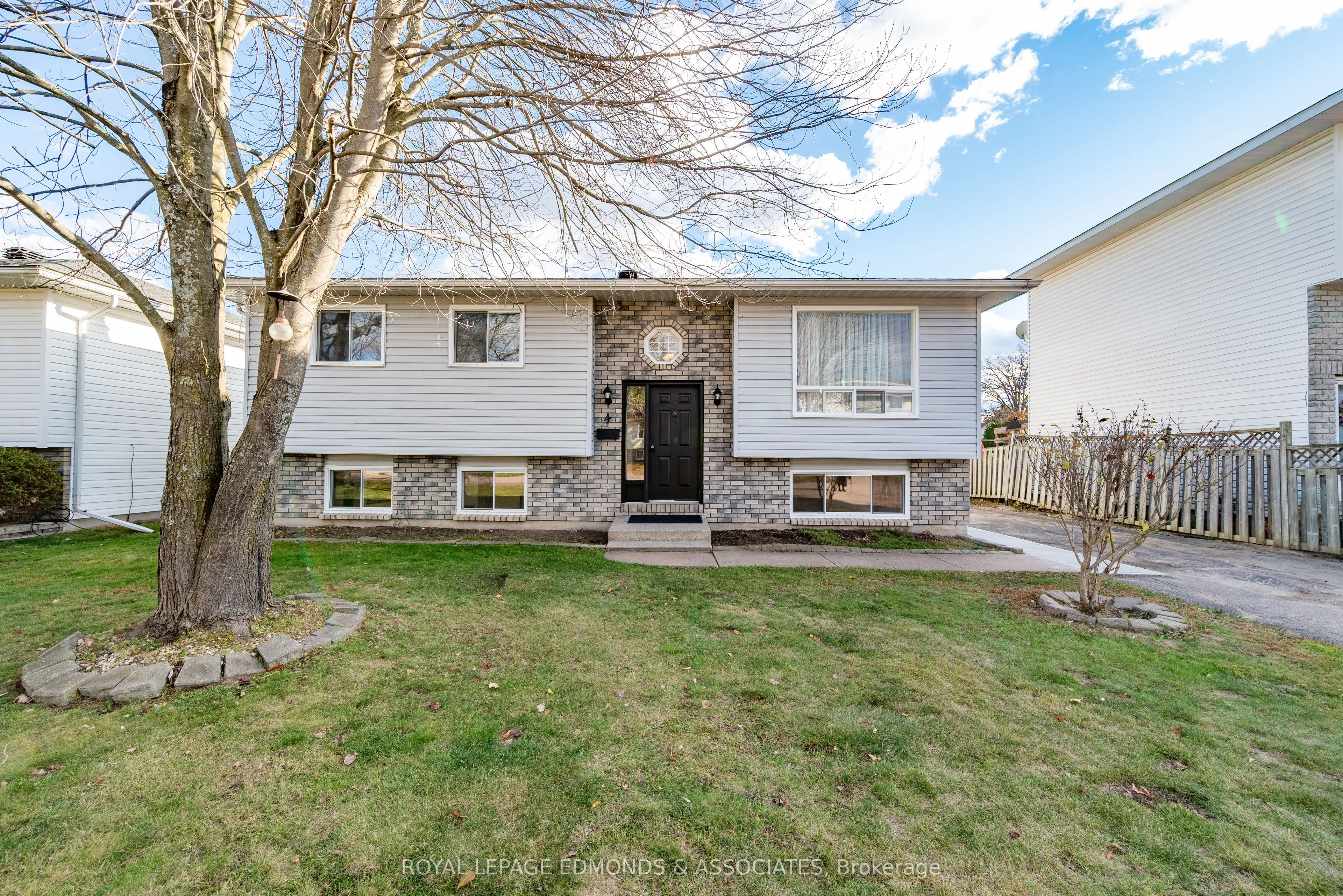 4 Craig Place, ON K8H 3L3