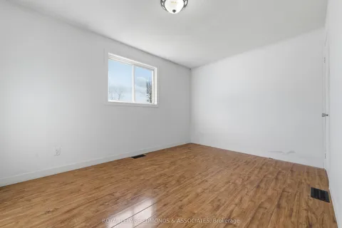 4 Craig Place, ON K8H 3L3