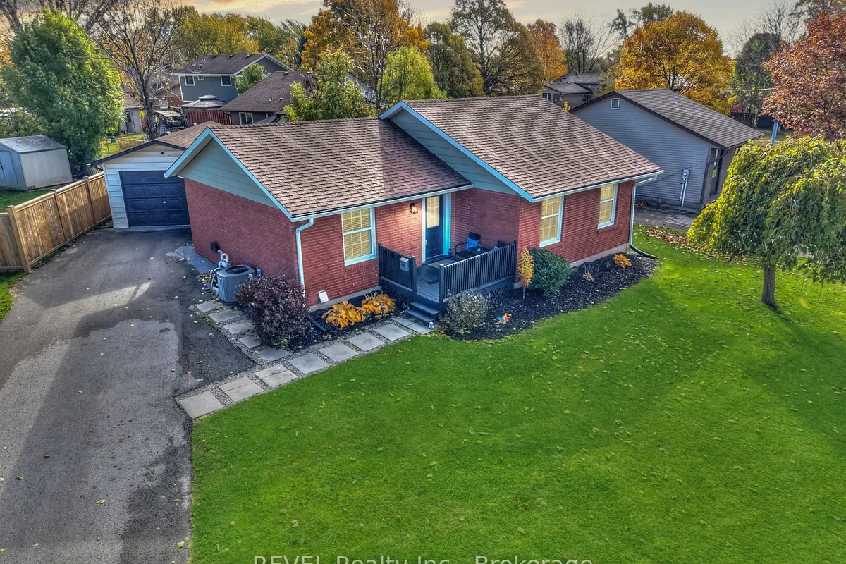 11 NEWLEAF Crescent, ON L3C 6B4