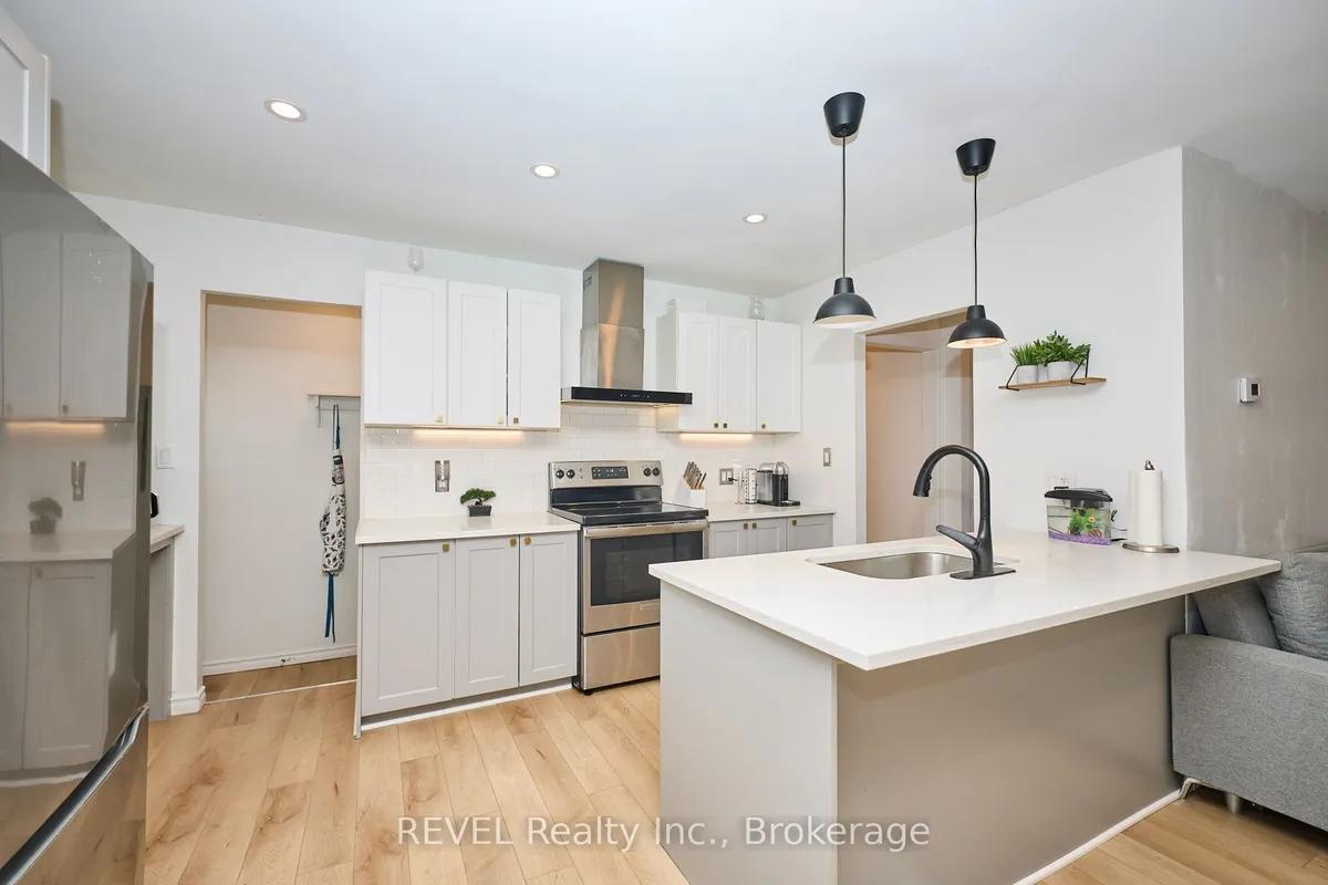 11 NEWLEAF Crescent, ON L3C 6B4