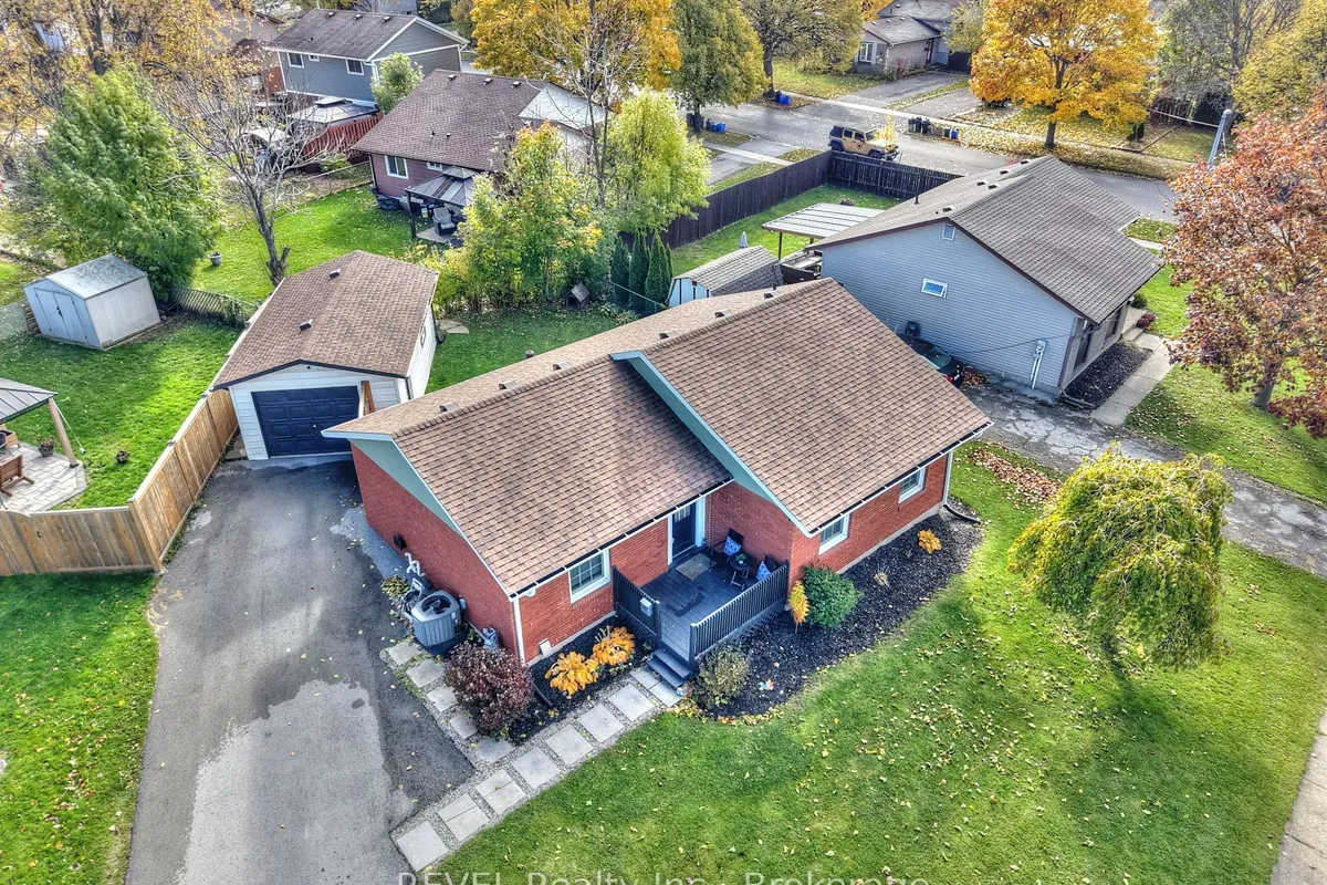 11 NEWLEAF Crescent, ON L3C 6B4