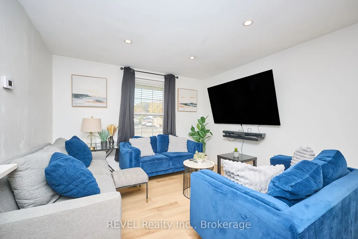 11 NEWLEAF Crescent, ON L3C 6B4