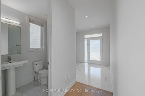 899 Ralph Hennessy Avenue, ON K1X 0B1