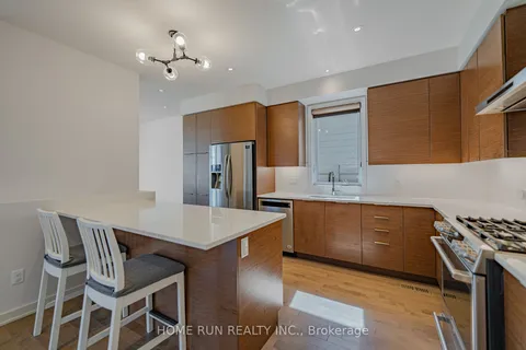 899 Ralph Hennessy Avenue, ON K1X 0B1