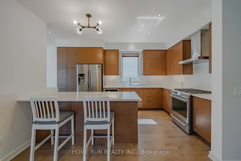 899 Ralph Hennessy Avenue, ON K1X 0B1