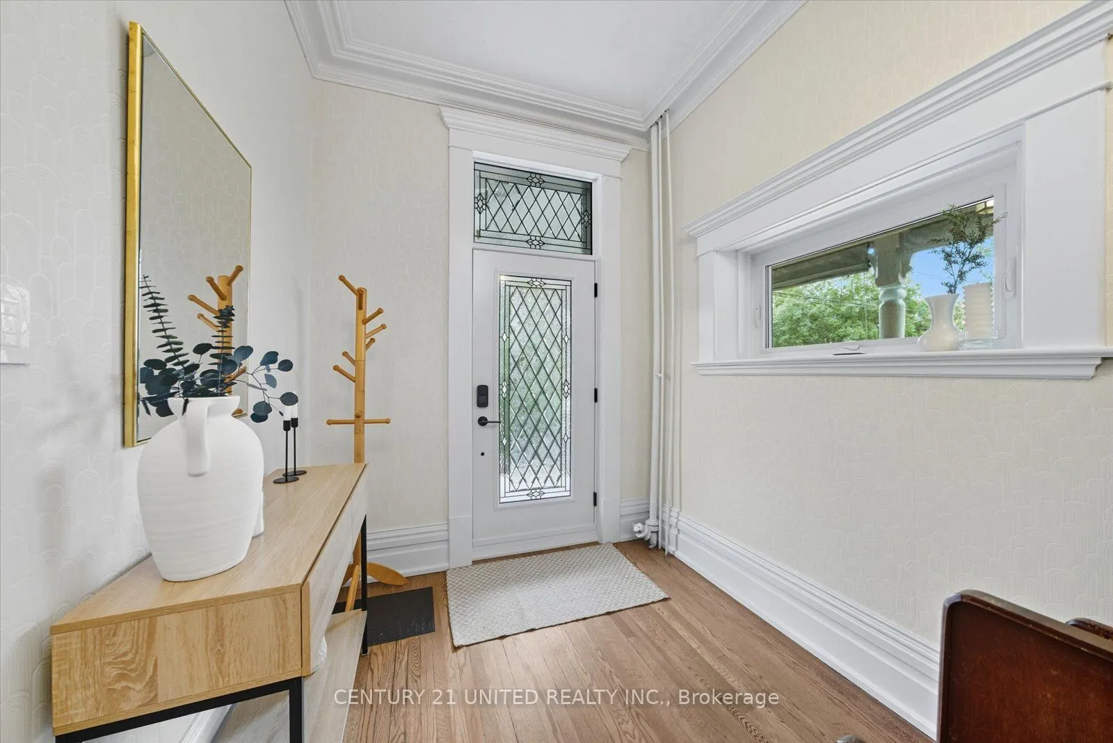 559 Downie Street, ON K9H 4J7