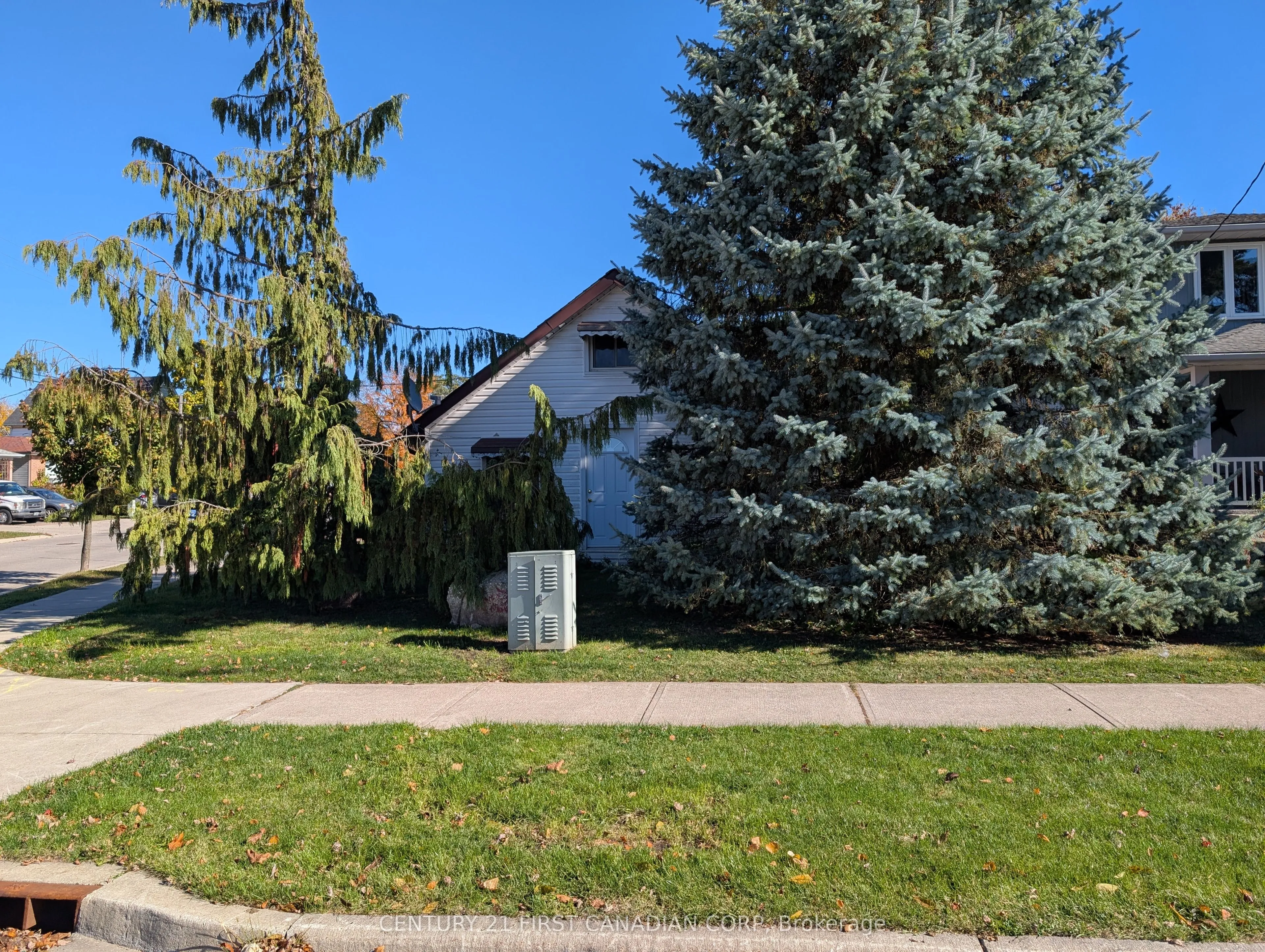 27 Briscoe Street, ON N6J 1M2