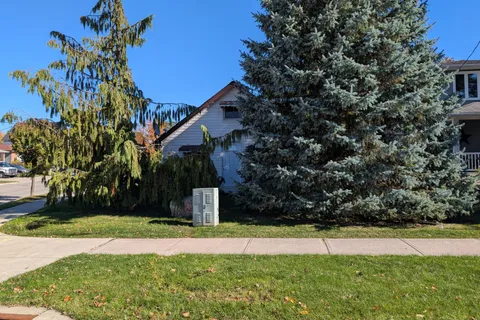 27 Briscoe Street, ON N6J 1M2