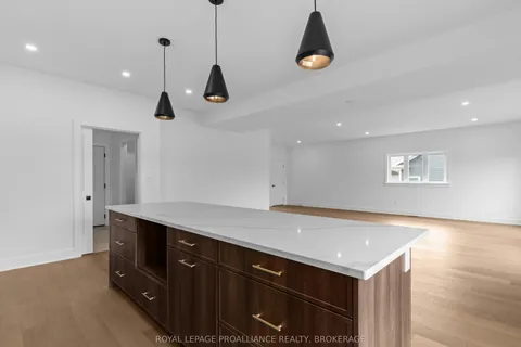 2 Park Crescent, ON K7N 0C2