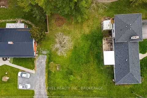 5 Manitou Crescent, ON K7N 1B1