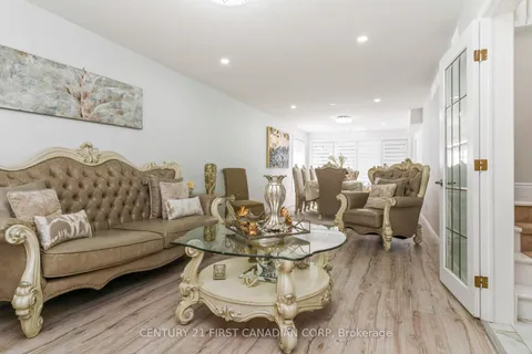 35 Hummingbird Crescent, ON N6J 4M3