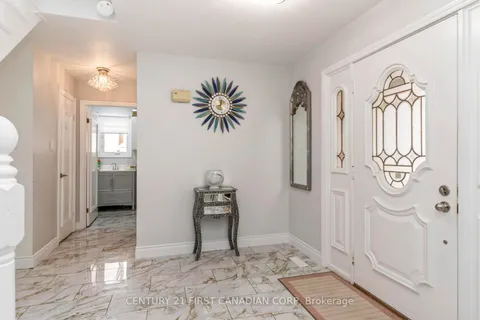 35 Hummingbird Crescent, ON N6J 4M3