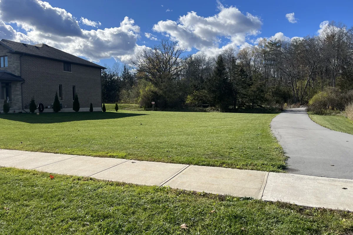 104 Cherrywood Parkway, ON K7R 0B1