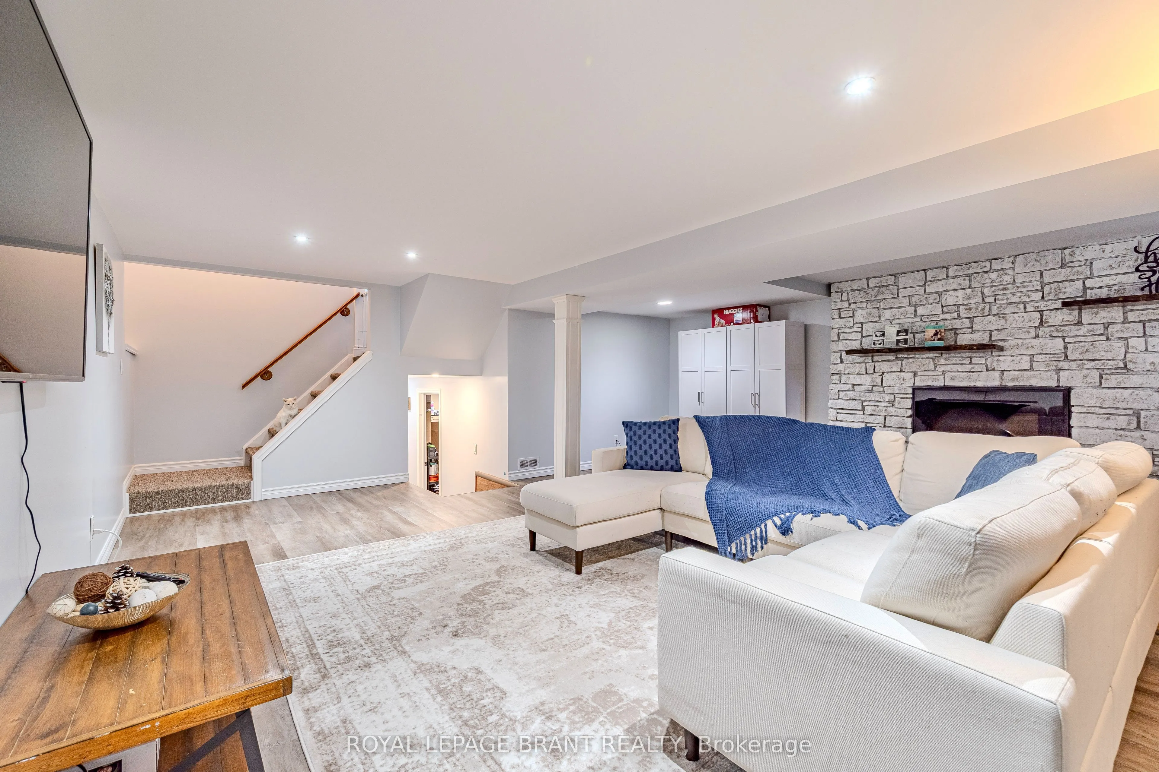 17 Kanata Crescent, ON N3R 7E8