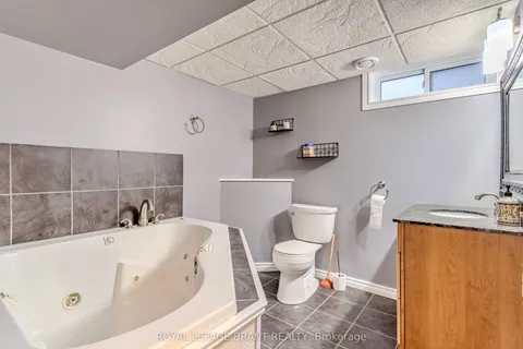 17 Kanata Crescent, ON N3R 7E8