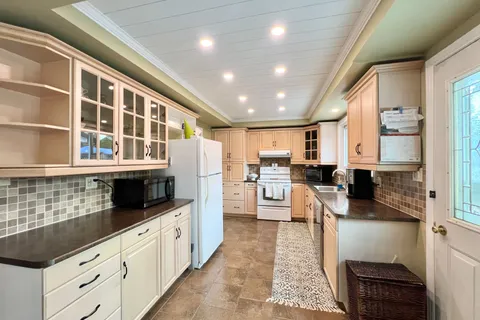 11 Stavebank Road, ON K8P 2N7