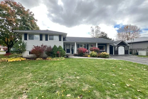 11 Stavebank Road, ON K8P 2N7