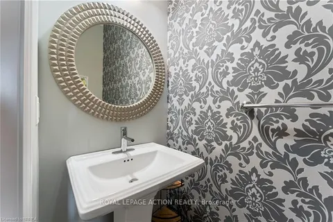 8 Lorne Card Drive, ON N3L 0H8