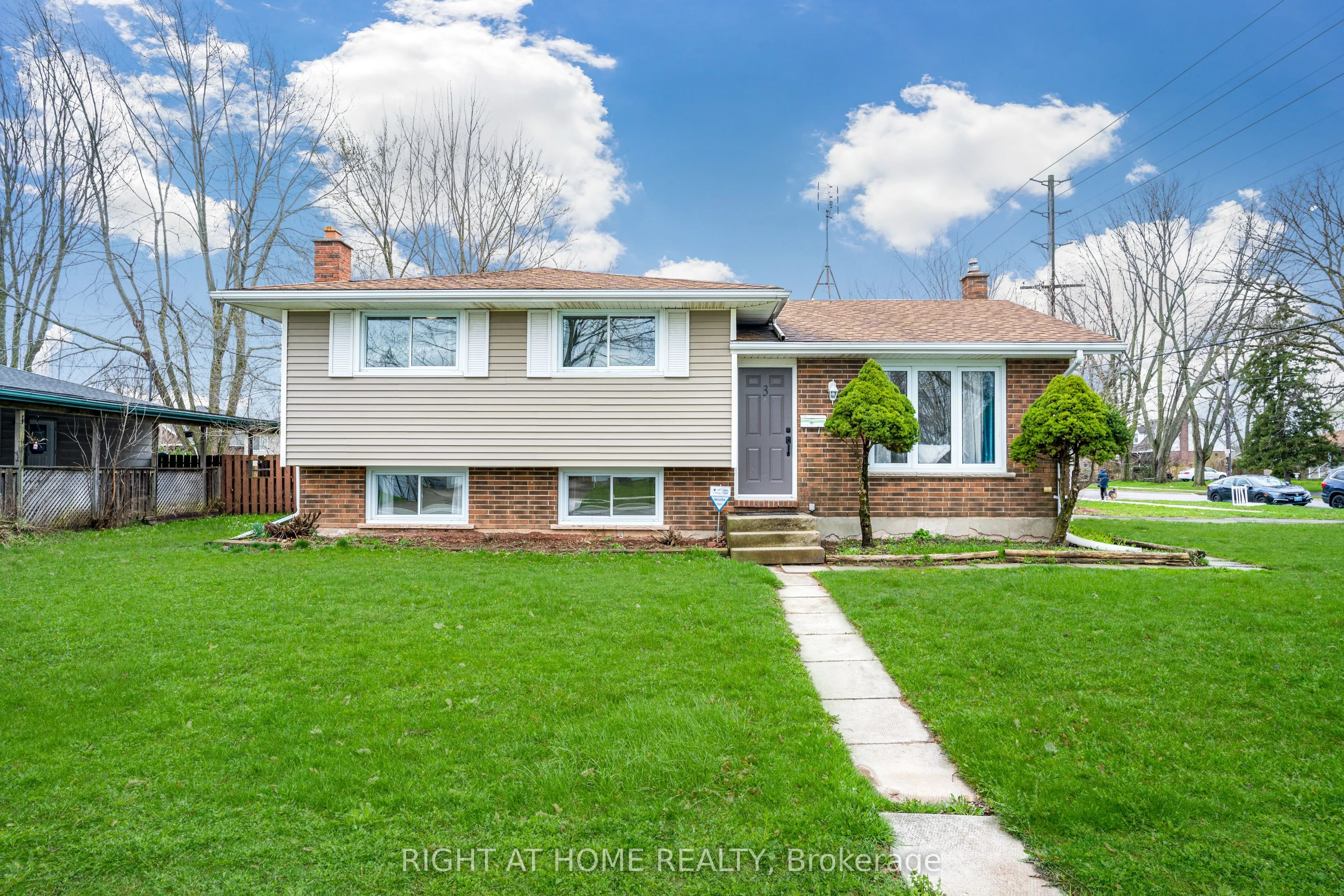 3 Northgate Drive, ON L3C 5Y2