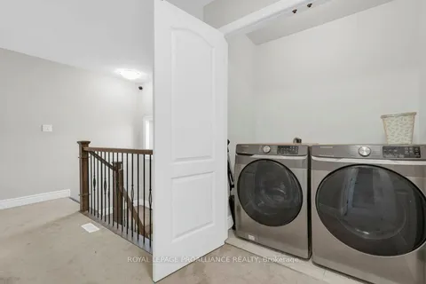 108 Ledgerock Court, ON K8R 0A1