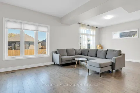 108 Ledgerock Court, ON K8R 0A1