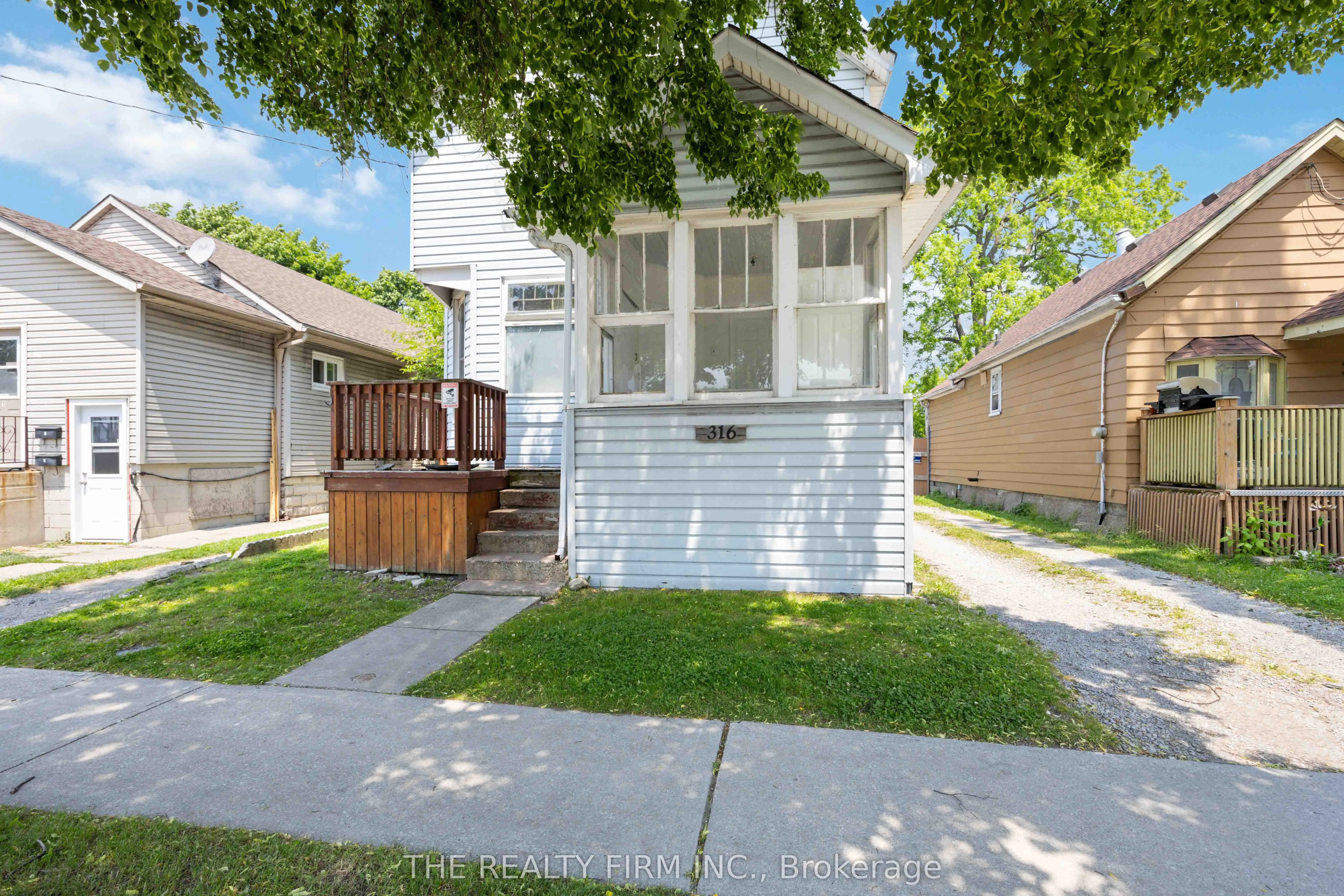 316 Confederation Street, ON N7T 2A5