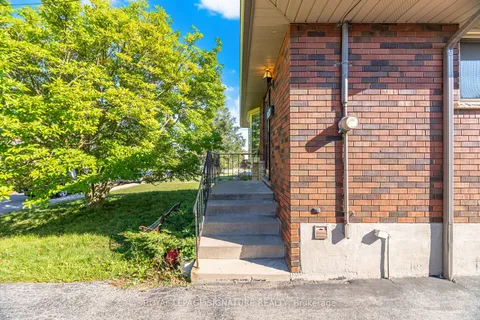 7 Maitland Avenue, ON L9A 3J4