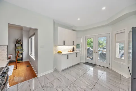 6 Cinnabar Way, ON K2S 1Y4