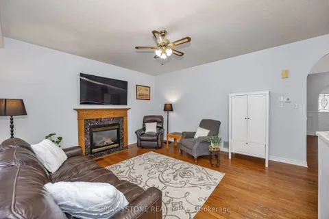 6 Cinnabar Way, ON K2S 1Y4